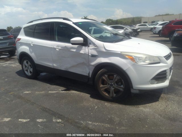 1FMCU9GX4EUC76640 Ford ESCAPE SE