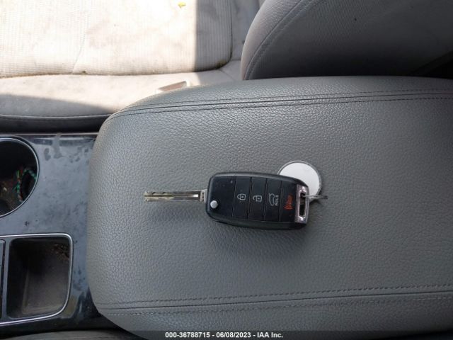 5XYKT3A66FG645064 KIA SORENTO LX