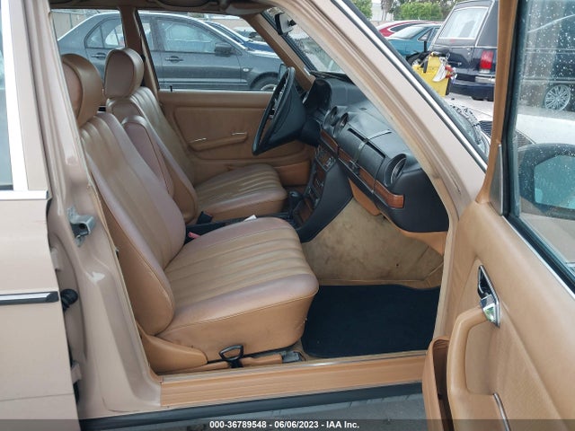 1983 MERCEDES-BENZ 300 DT VIN: WDBAB33A5DB031466