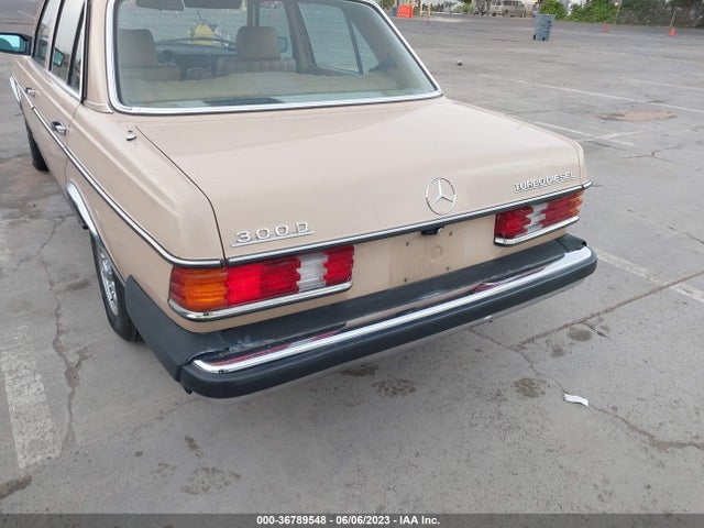 1983 MERCEDES-BENZ 300 DT VIN: WDBAB33A5DB031466