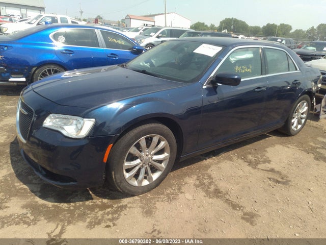 Chrysler 300 Limited 2015 2C3CCARG4FH830841 Image 2