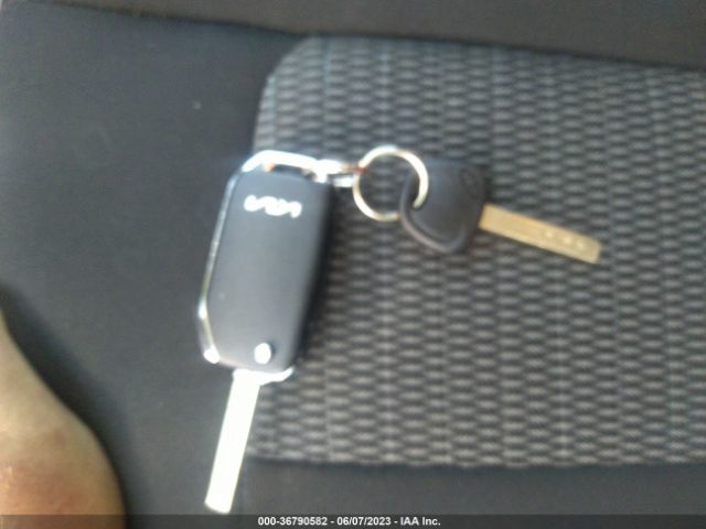 5XYRGDLC5NG110317 KIA SORENTO LX