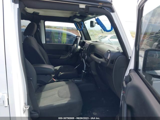 1C4BJWDG8FL523662 Jeep Wrangler Unlimited Sport