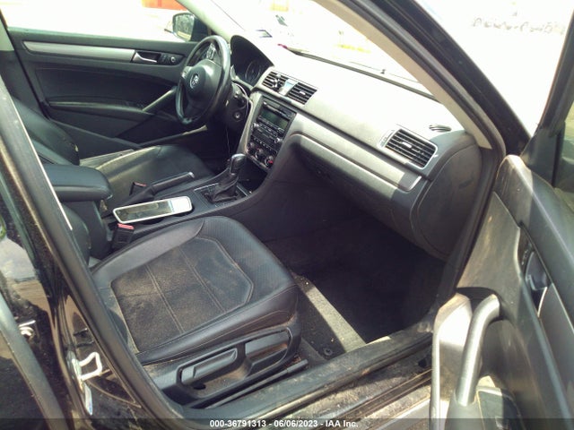 1VWAT7A34FC042785 Volkswagen Passat 1.8t Wolfsburg Ed