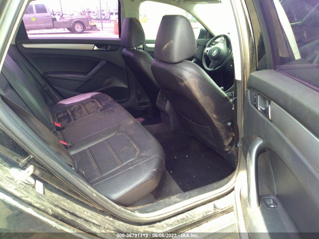 1VWAT7A34FC042785 Volkswagen Passat 1.8t Wolfsburg Ed