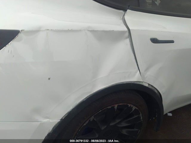 Tesla Model Y Long Range 2021 5YJYGAEE2MF158159 Image 8