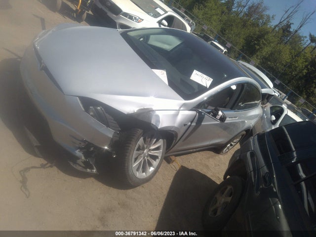Tesla Model X 75d/100d/p100d 2018 5YJXCAE23JF118651 Image 2