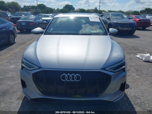2022 Audi e-tron, VIN: WA1AAAGE2NB015257