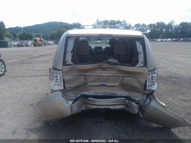 2C4RC1GG6ER364959 Chrysler Town & Country Limited