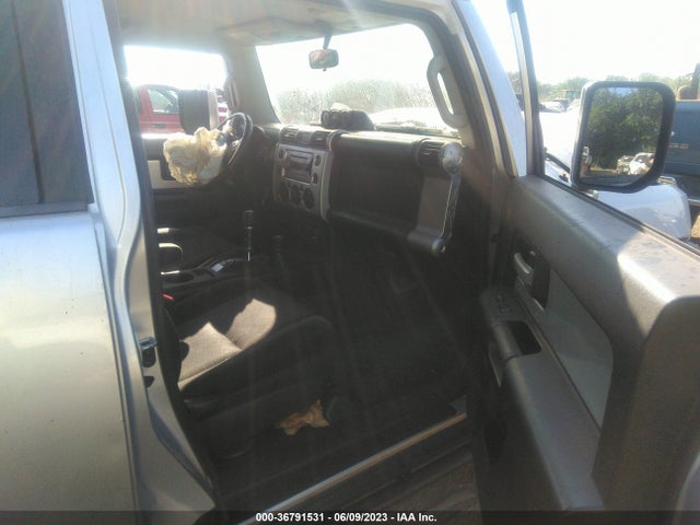2007 TOYOTA FJ CRUISER VIN: JTEBU11F070042681