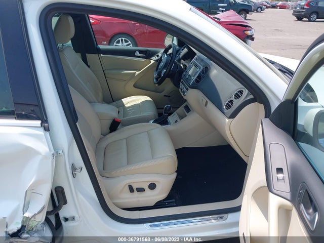 WVGBV3AX3EW083897 Volkswagen Tiguan R-line