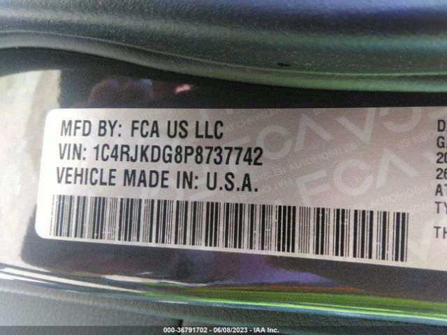 1C4RJKDG8P8737742 Jeep Grand Cherokee L Overland