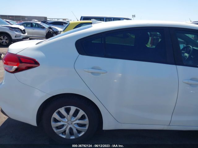 3KPFK4A7XJE181088 KIA FORTE LX