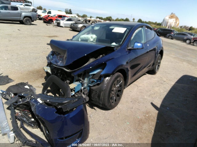 Tesla Model Y Long Range 2023 7SAYGDEE6PF780417 Image 2