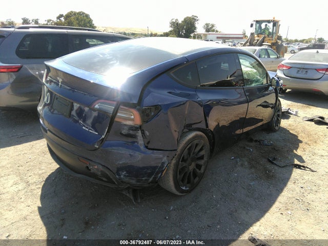 Tesla Model Y Long Range 2023 7SAYGDEE6PF780417 Image 4
