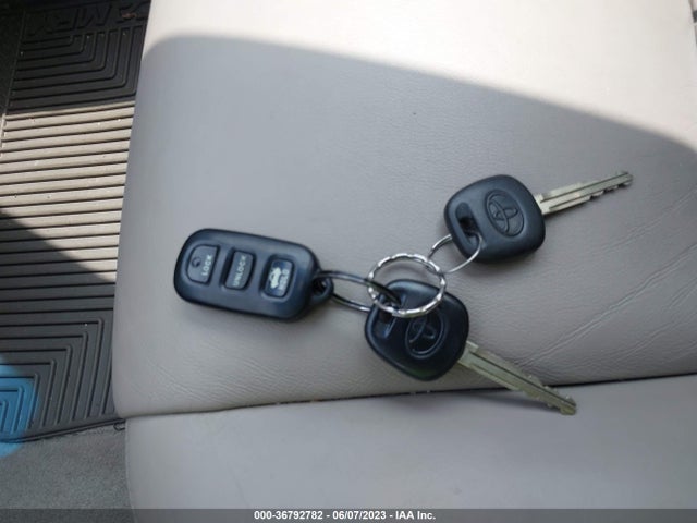 2005 TOYOTA CAMRY LE/XLE VIN: 4T1BF30K65U104353