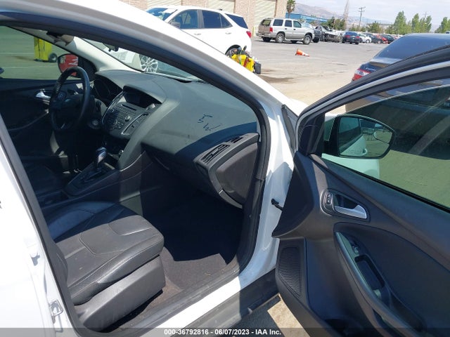2016 FORD FOCUS SE VIN: 1FADP3K25GL388628
