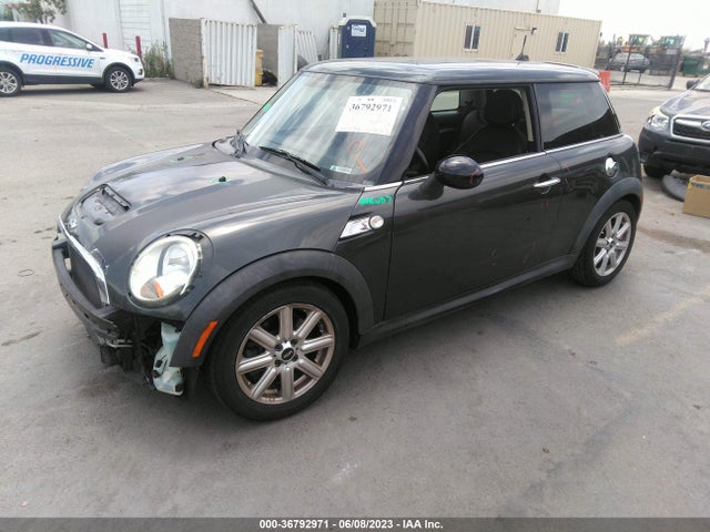 2011 MINI COOPER HARDTOP S VIN: WMWSV3C59BTY14696