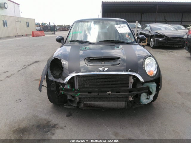 2011 MINI COOPER HARDTOP S VIN: WMWSV3C59BTY14696