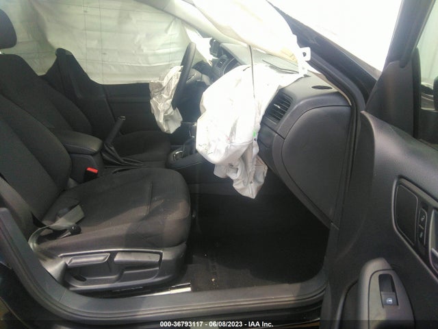 3VW1K7AJ7FM335810 Volkswagen Jetta Sedan 2.0l S