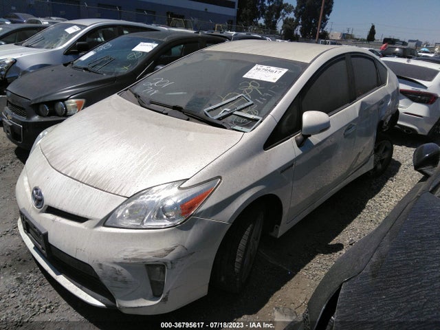 Toyota Prius Four 2015 JTDKN3DU8F0427637 Image 2