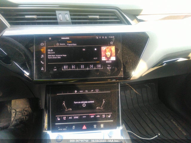2022 Audi e-tron, VIN: WA1LAAGE5NB010319