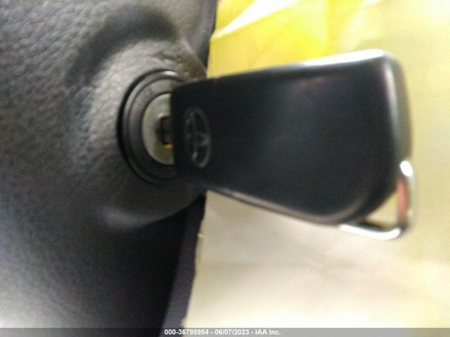 Toyota C-HR XLE 2018 JTNKHMBX0J1006472 Image 3