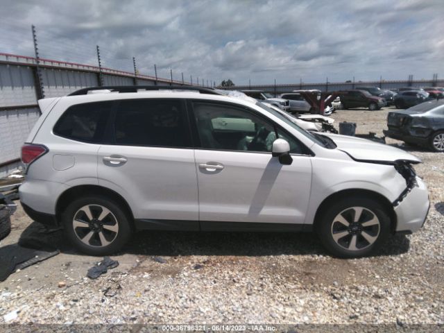 JF2SJAEC1HH447126 Subaru Forester Premium
