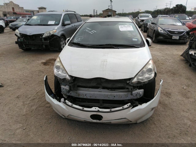 Toyota Prius C One/three/two/four 2014 JTDKDTB33E1570792 Image 12