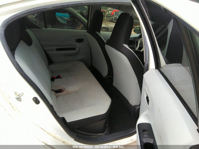 Toyota Prius C One/three/two/four 2014 JTDKDTB33E1570792 Image 8