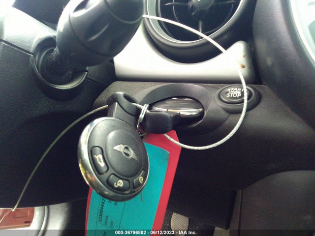 2013 MINI COOPER HARDTOP VIN: WMWSU3C56DT371848