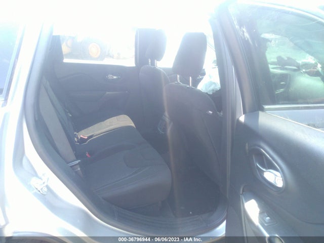 1C4PJLCB1KD204716 Jeep Cherokee Latitude