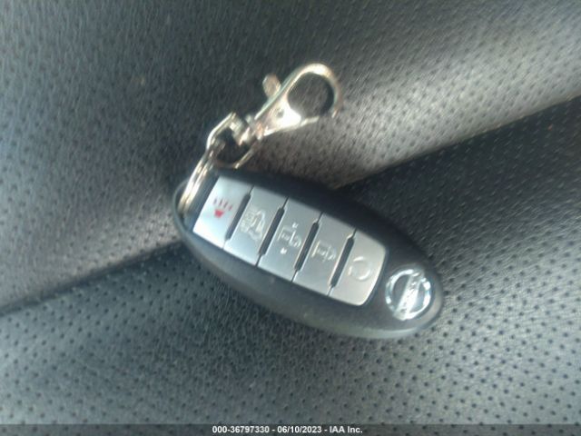 JN8AT2MV7JW321565 Nissan Rogue Sl