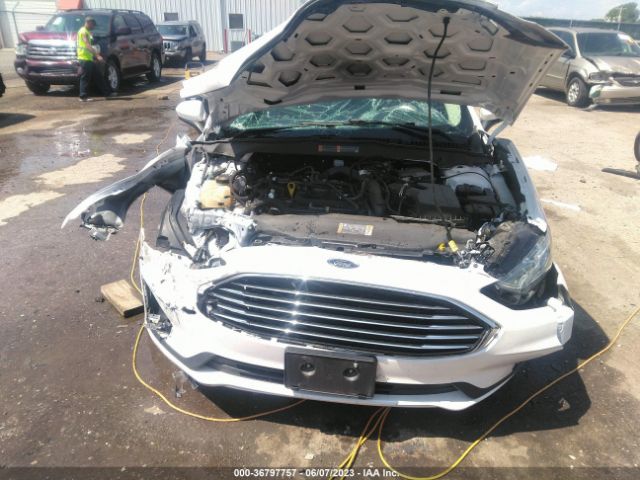 3FA6P0HD3KR250919 Ford FUSION SE