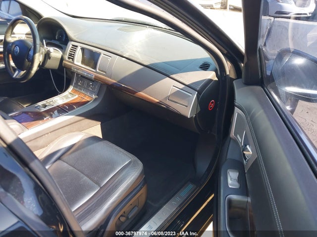2010 JAGUAR XF SAJWA0GB7ALR75000 Photo 4