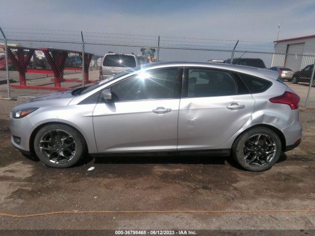 1FADP3K22FL330250 Ford FOCUS SE
