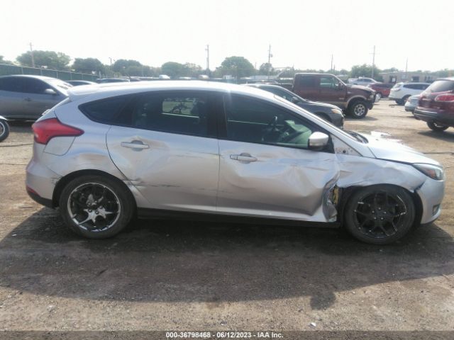1FADP3K22FL330250 Ford FOCUS SE