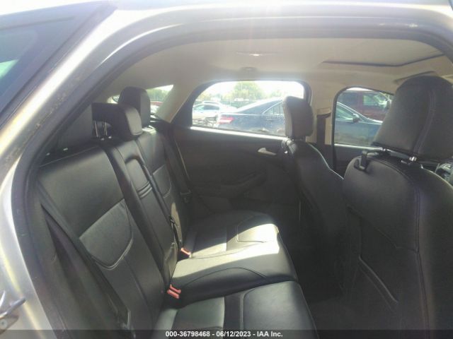 1FADP3K22FL330250 Ford FOCUS SE