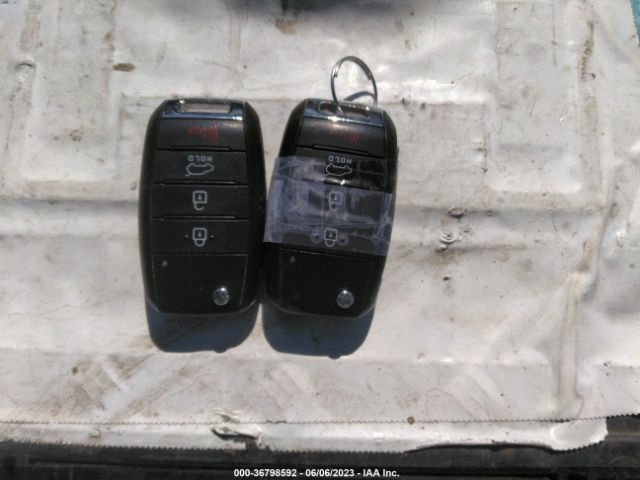 5XYPGDA32KG594811 KIA SORENTO LX