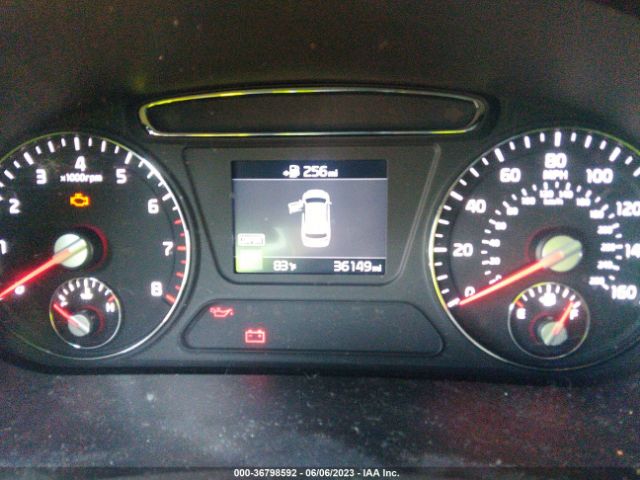 5XYPGDA32KG594811 KIA SORENTO LX
