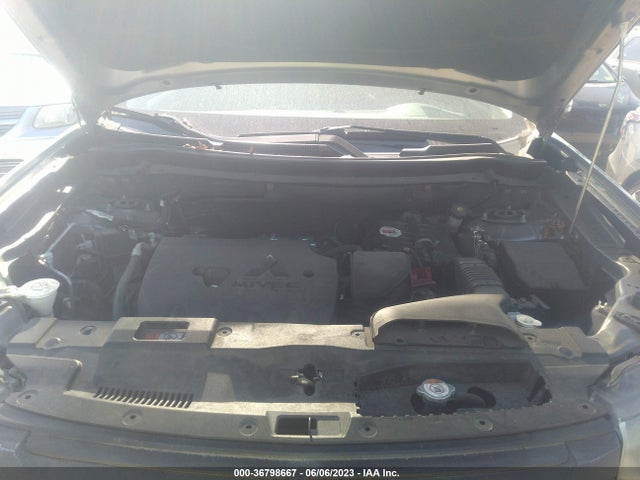 JA4AD3A39FZ011998 Mitsubishi Outlander Se