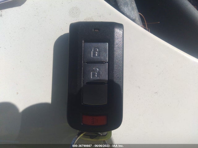 JA4AD3A39FZ011998 Mitsubishi Outlander Se