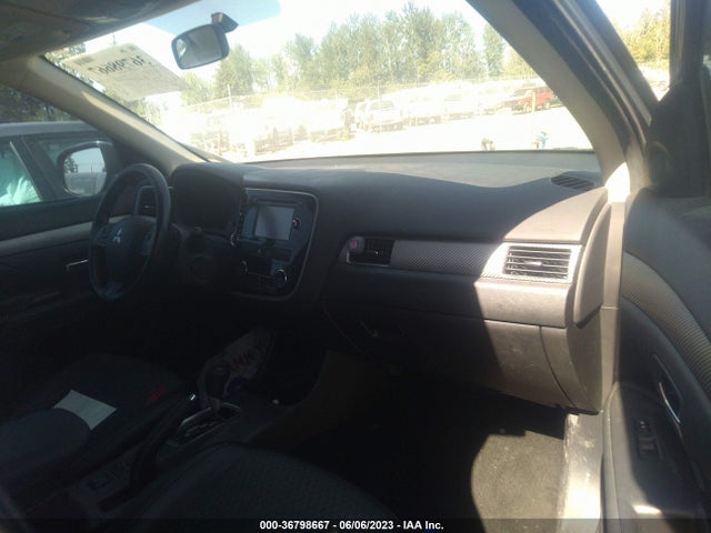 JA4AD3A39FZ011998 Mitsubishi Outlander Se