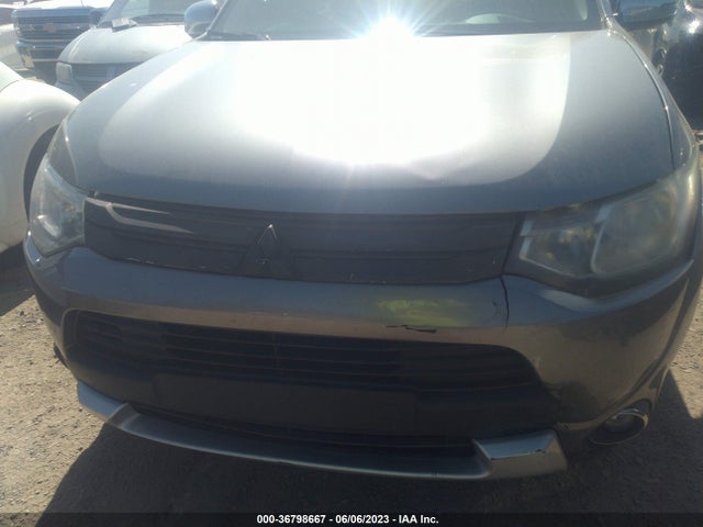 JA4AD3A39FZ011998 Mitsubishi Outlander Se