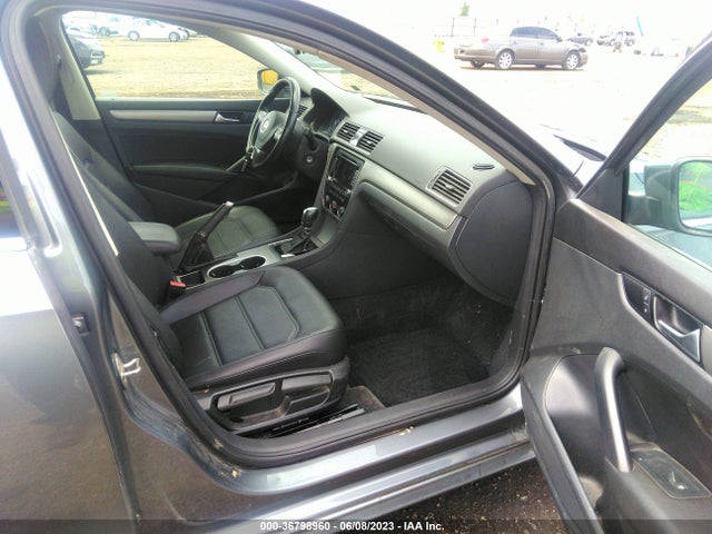 1VWBV7A30FC059341 Volkswagen Passat 2.0l Tdi Se W/sunroof