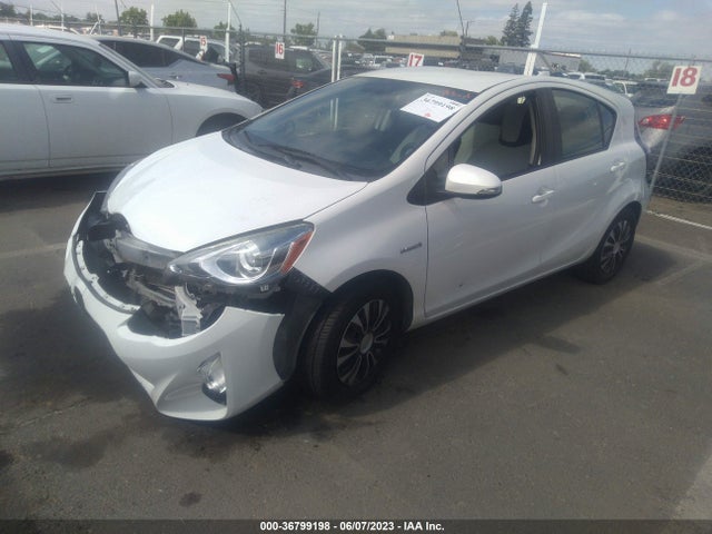 Toyota Prius C One/two/three/four 2015 JTDKDTB37F1109158 Image 2