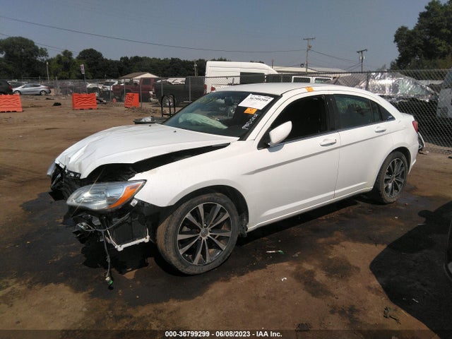 1C3CCBBB1EN176763 Chrysler 200 Touring