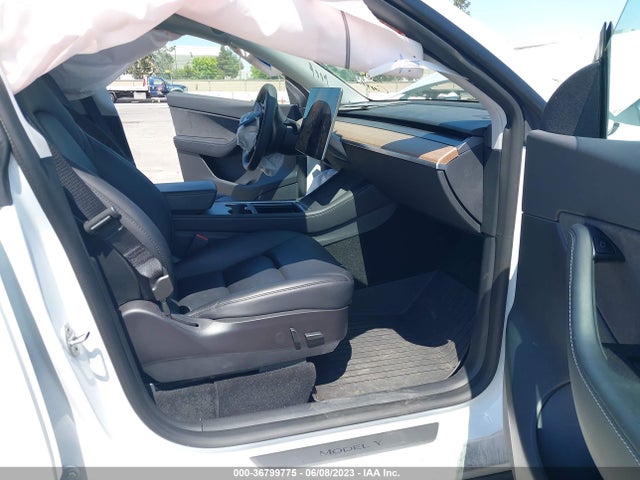 Tesla Model Y Long Range 2021 5YJYGDEE9MF274976 Image 7