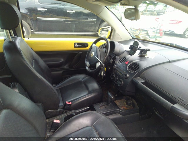 2010 VOLKSWAGEN NEW BEETLE COUPE VIN: 3VWPG3AG5AM013572
