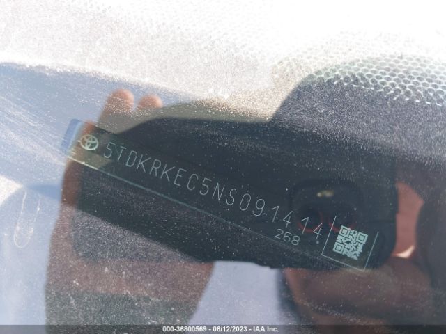 5TDKRKEC5NS091414 Toyota SIENNA LE